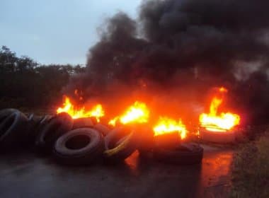 Recôncavo: Manifestantes queimam pneus e interditam rodovia