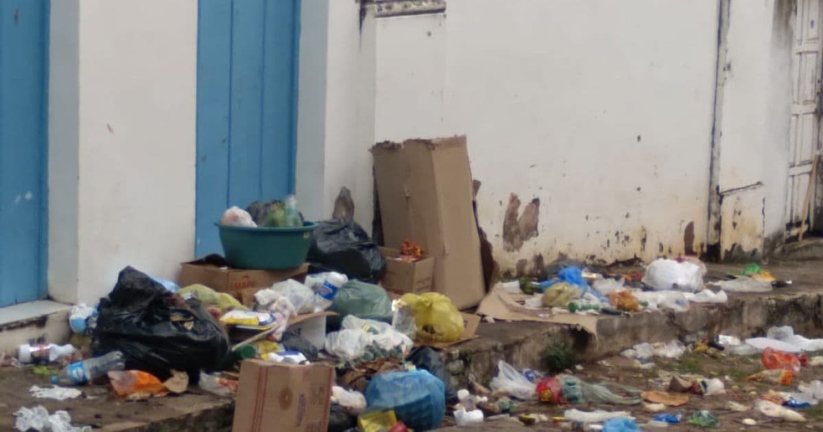 Lençóis: Moradores reclamam do lixo nas ruas 