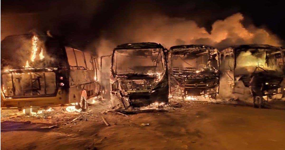 Barra do Choça: Incêndio em pátio da prefeitura destrói 7 ônibus escolares