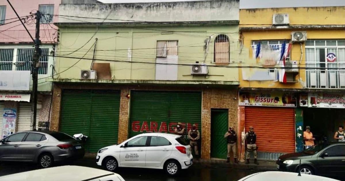 SAJ: Policiais cumprem mandado em loja atacadista situada em praça de cidade 