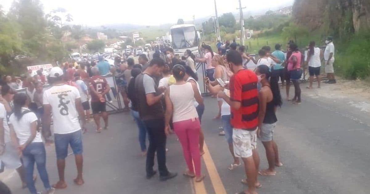 Firmino Alves: Apoiadores de padre bloqueiam estrada e pedem diplomação de ex-prefeito
