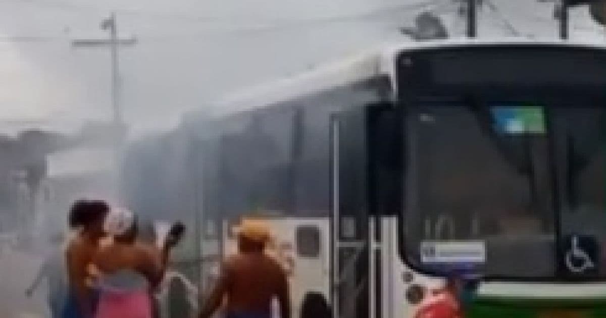 Eunápolis: Empresa de ônibus suspende transporte após novo ataque a coletivo