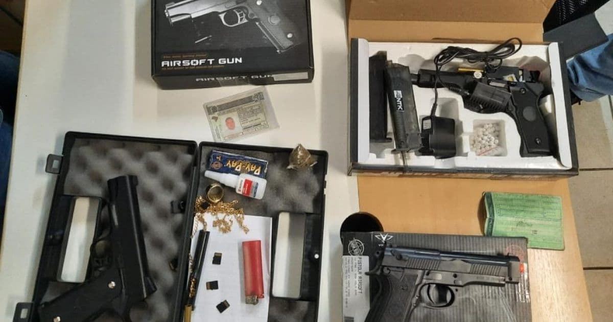 Suspeito de atuar em 'saidinha bancária' é preso em Simões Filho portando pistolas falsas 