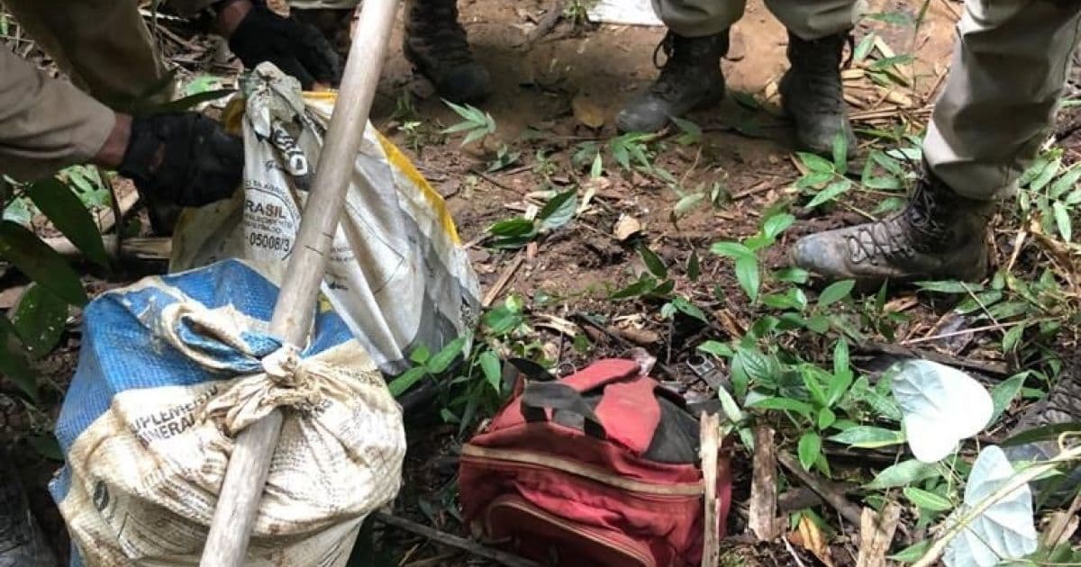 PM encontra cinco mil porções de drogas e granada enterradas em Simões Filho
