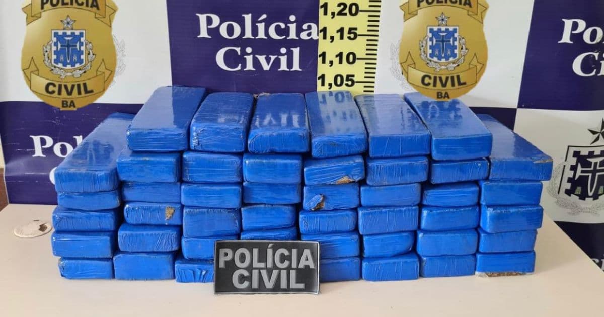 Feira: Denúncia faz policiais apreenderem 46 tabletes de maconha em ônibus de turismo