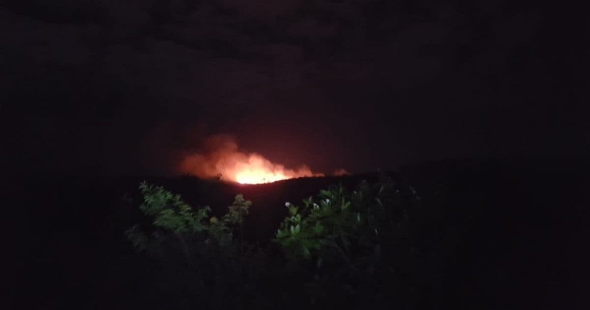 Lençóis: Incêndio se propaga por área de proteção ambiental da Chapada 