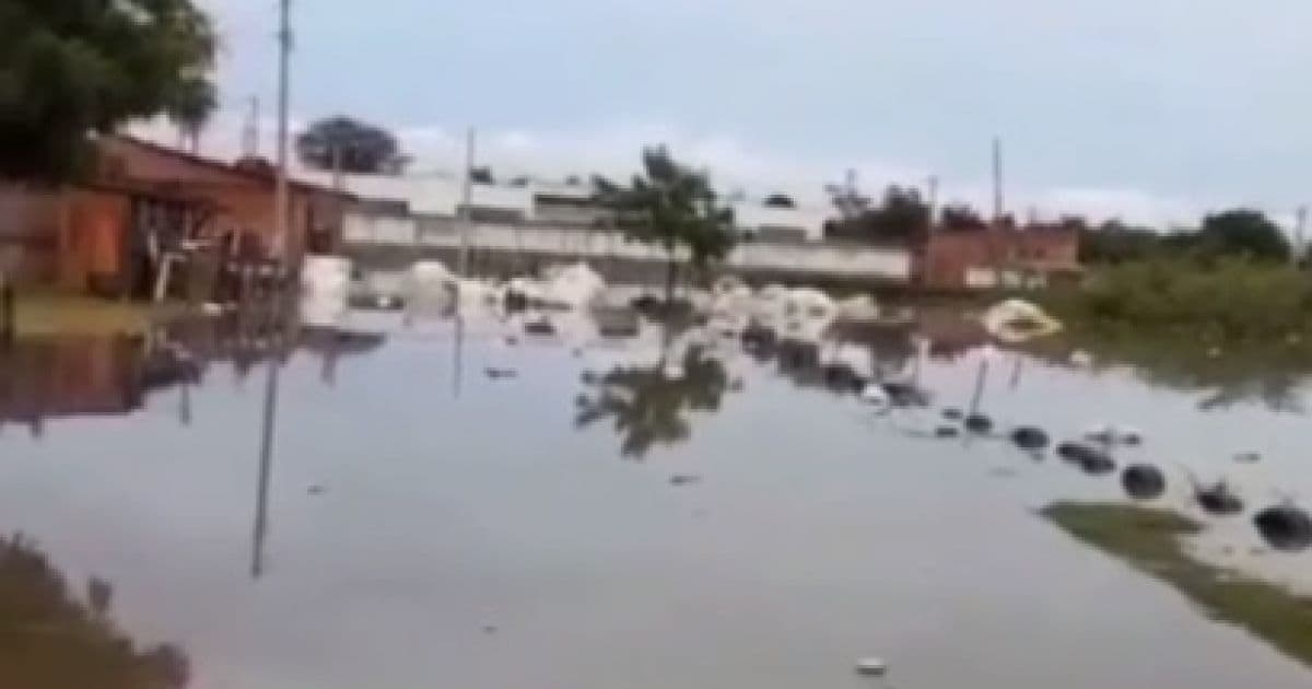 Bom Jesus da Lapa: Chuvas alagam ruas e causam prejuízos a moradores