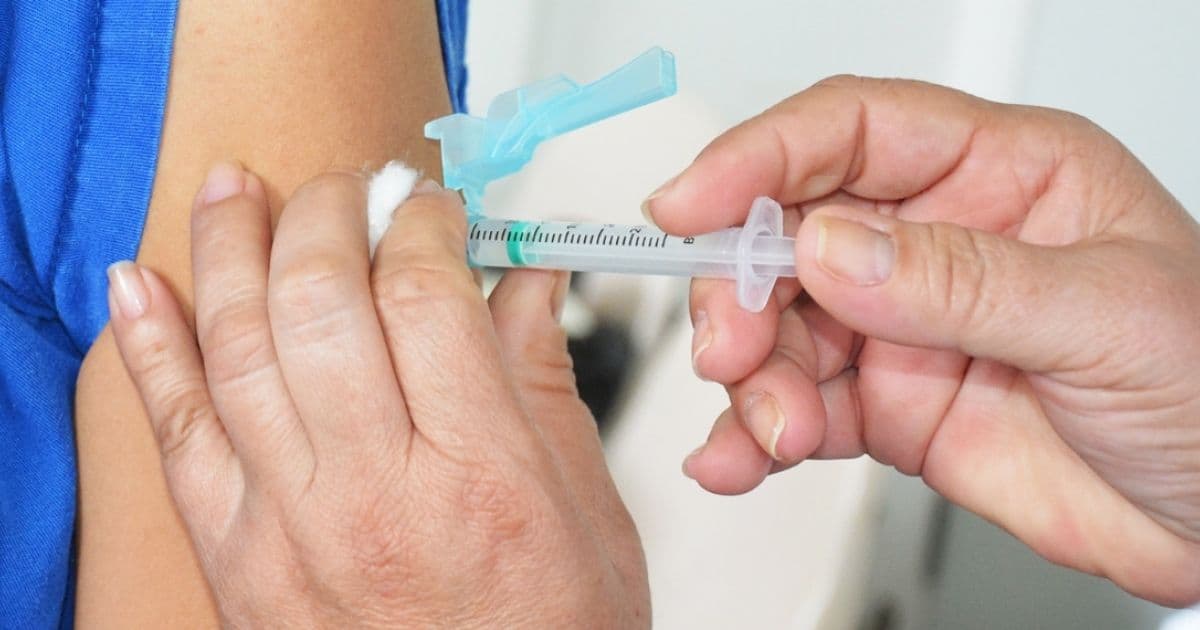 Feira: Professores e pessoas com comorbidades devem começar a ser vacinados nesta terça