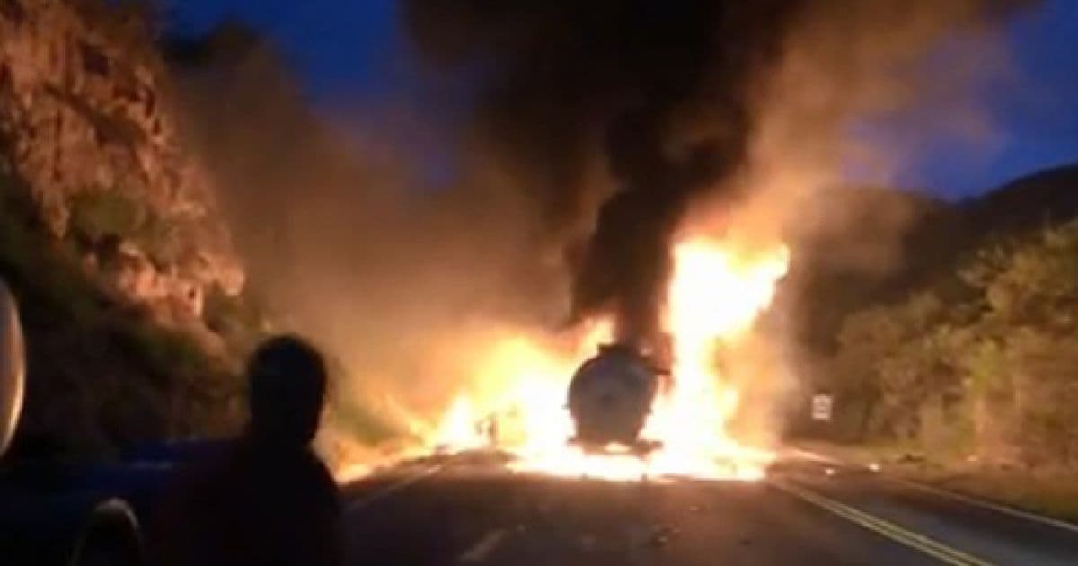 Jaguaquara: Após se chocarem, três carretas pegam fogo e são destruídas pelas chamas 