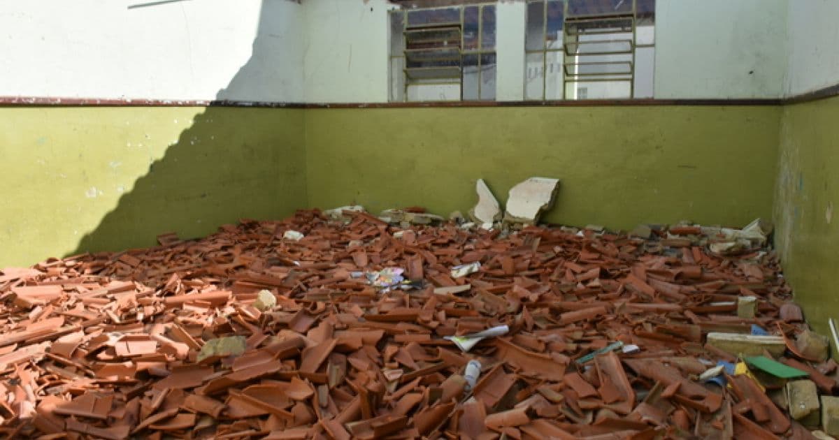 Conquista: Teto de escola municipal desaba; local não tem licença para funcionar