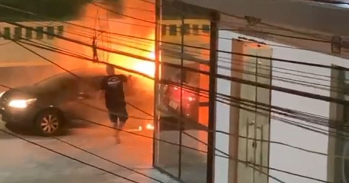 Jacobina: Carro pega fogo no centro de cidade