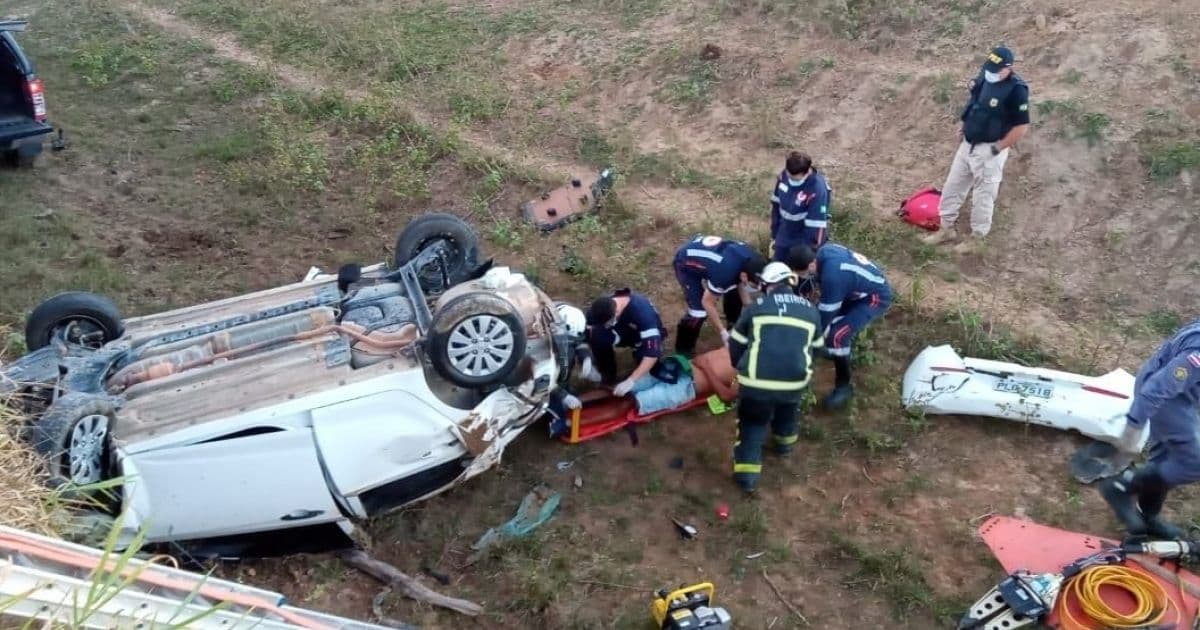 Itamaraju: Após acidente de carro vítima precisa ser removida das ferragens 