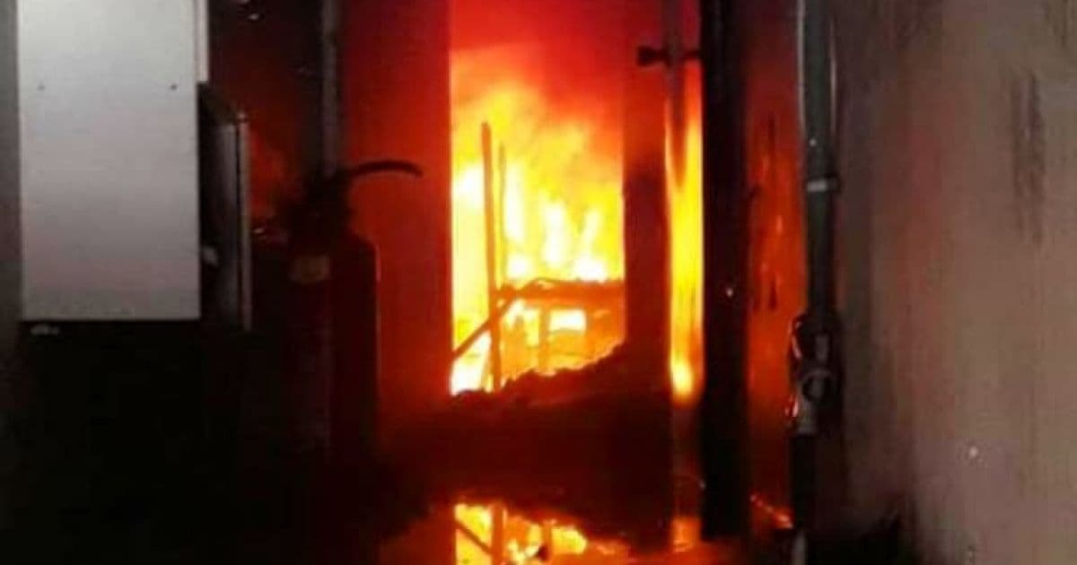 Cruz das Almas: Incêndio atinge fábrica de estofados; bombeiros controlam fogo