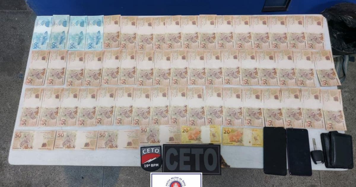 Jequié: PM localiza R$ 3 mil em notas falsas; grupo tinha 52 cédulas adulteradas