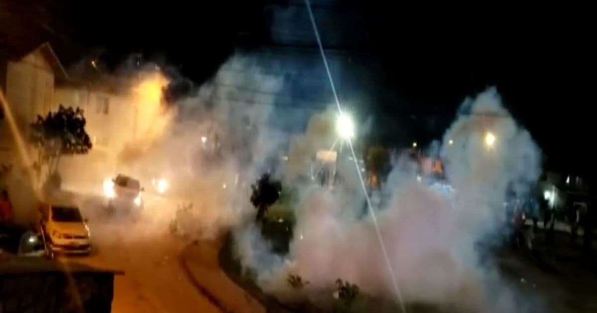 Porto Seguro: PMs usam bomba de gás para dispersar 'festa paredão'