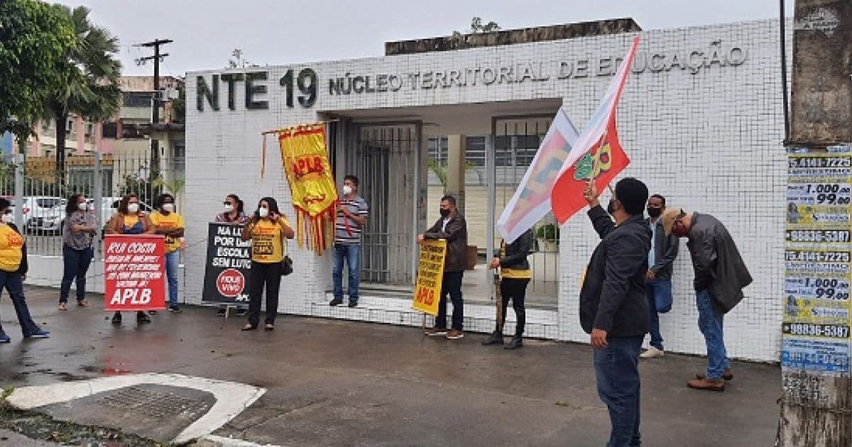 Feira de Santana: Representantes da APLB protestam contra aulas presenciais 