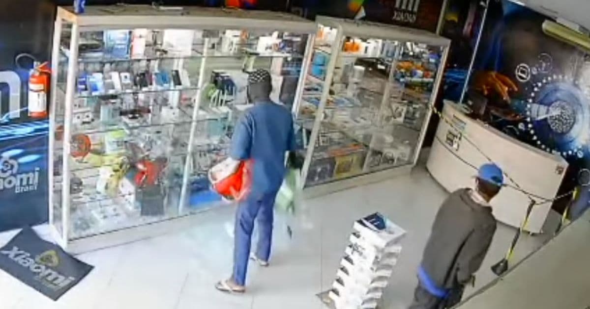 Teixeira de Freitas: Vídeo mostra roubo de celulares em loja do Centro