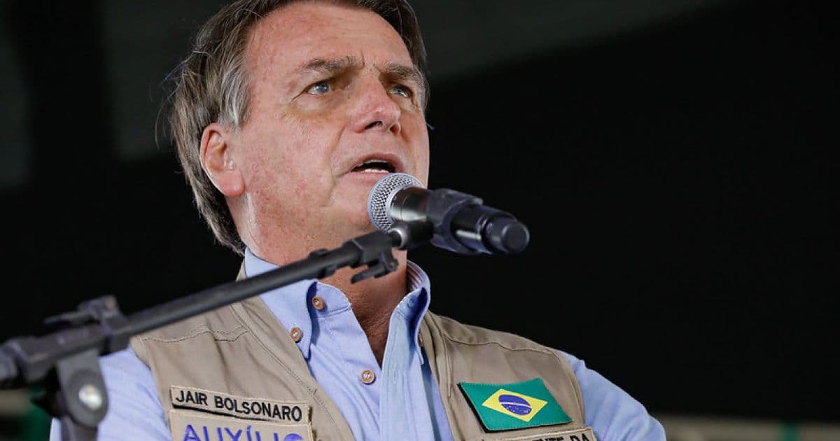 Teixeira de Freitas: Bolsonaro usa tom religioso e repete criticas a adversários