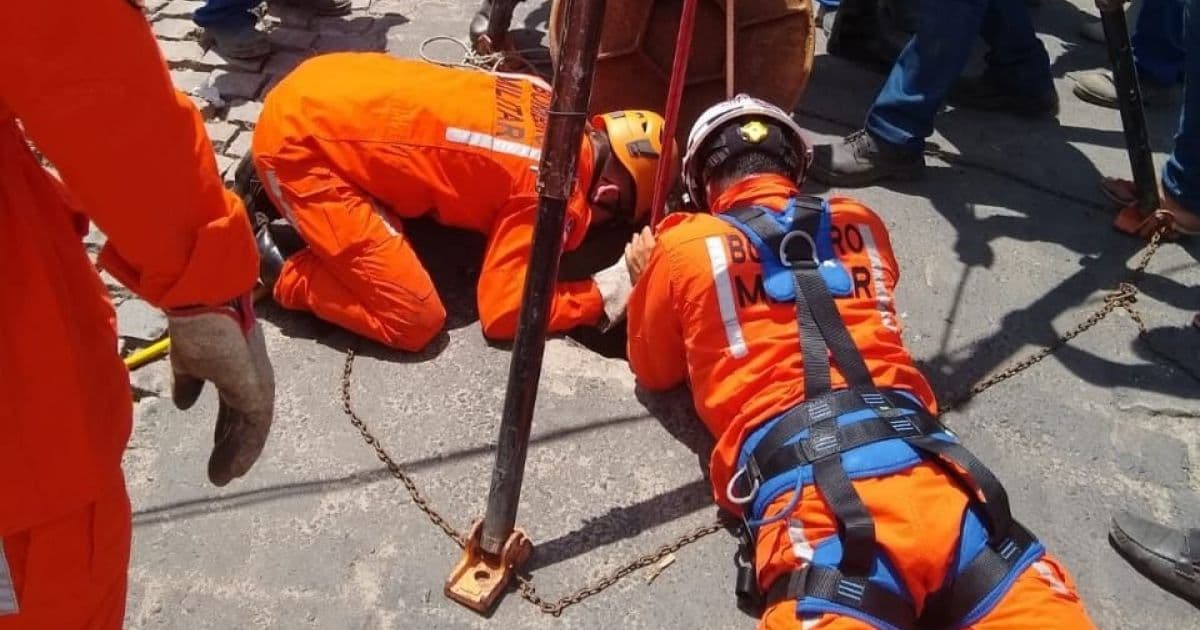 Feira: Dois prestadores de serviço da Embasa sufocaram com gás enquanto limpavam bueiro 