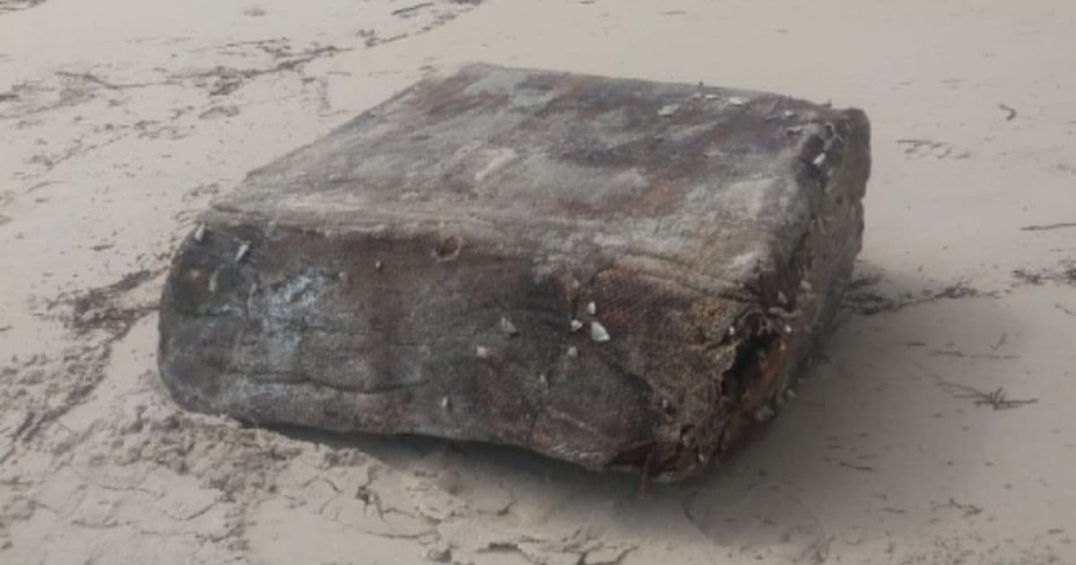 Una: Novo fardo de 'caixas misteriosas' aparece em litoral baiano
