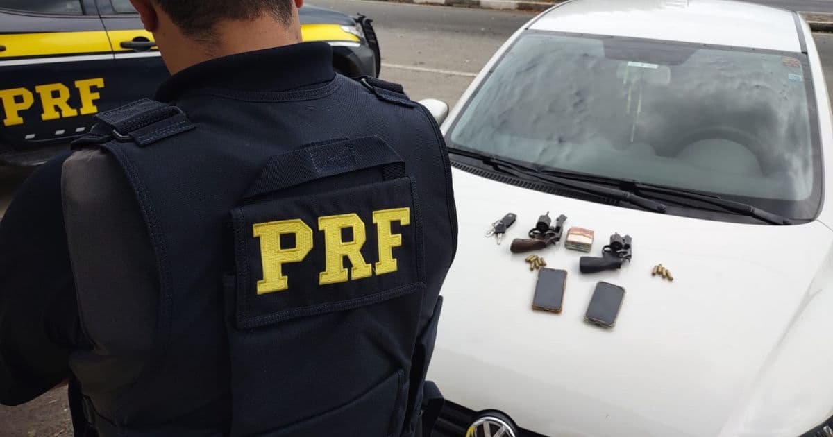 PRF recupera veículo e prende suspeitos de assalto em Feira de Santana