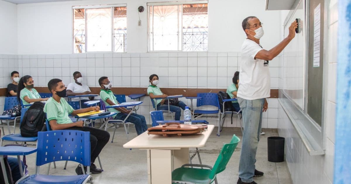 Lauro de Freitas inicia aulas semipresenciais na rede municipal de ensino