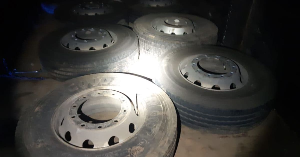 Inhambupe: Motorista é preso em ação que recuperou 15 conjuntos de rodas e pneus 