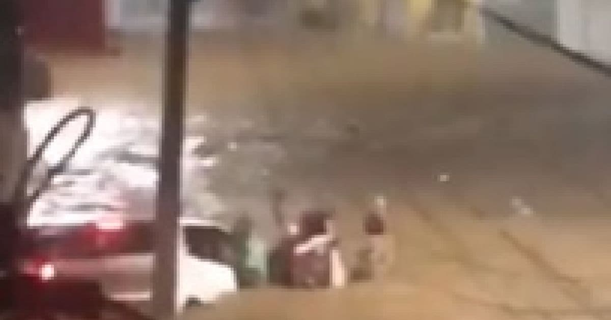 Mundo Novo: Enxurrada engole veículo durante chuva; 11 cidades já estão em emergência