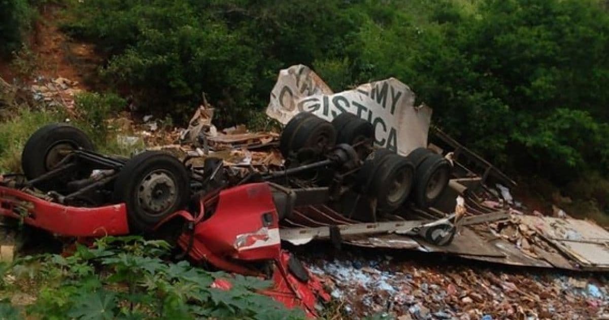 Homem morre após caminhão capotar em Maracás