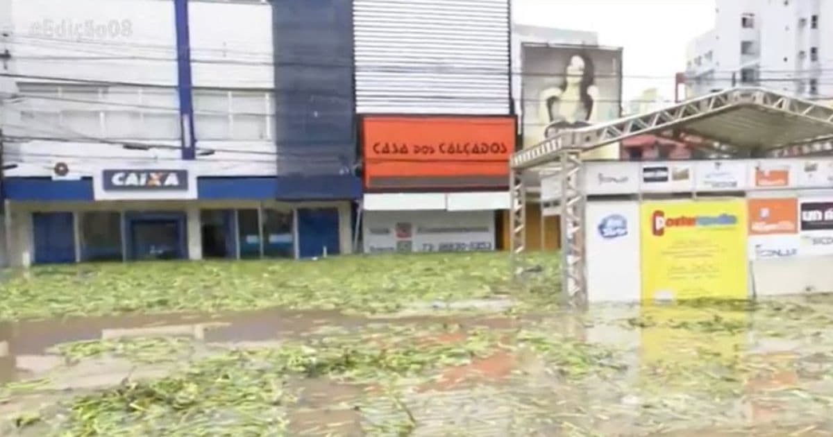 Itabuna: Rio Cachoeira sobe 9 metros e inunda casas, lojas e bancos do centro da cidade