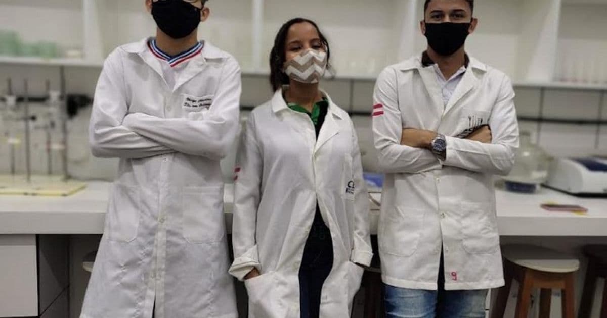 Ilhéus: Estudantes criam inseticida orgânico à base de folha de mandioca