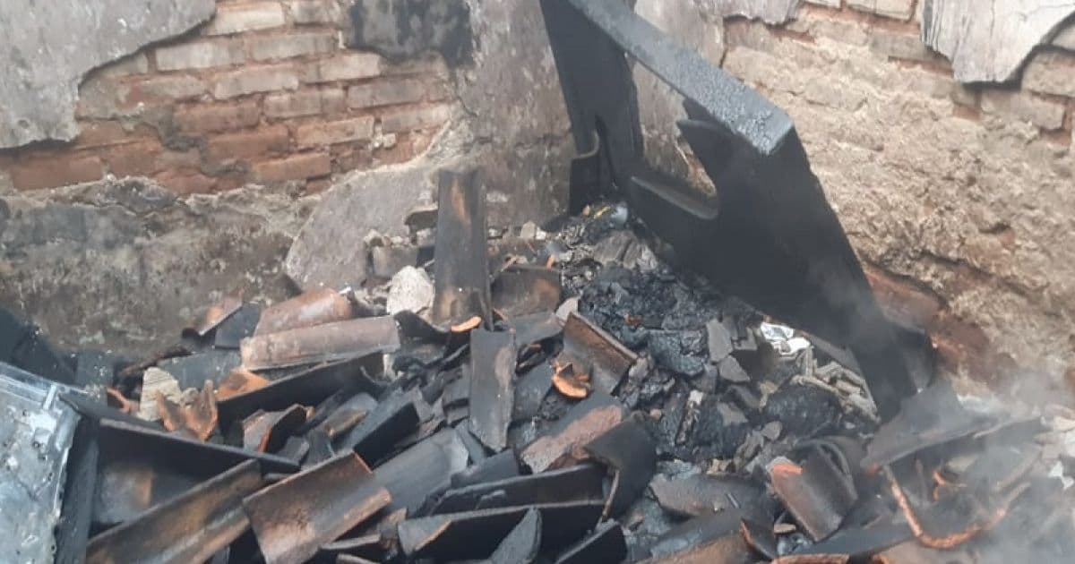 Brumado: Incêndio destrói parte de residência na tarde deste domingo