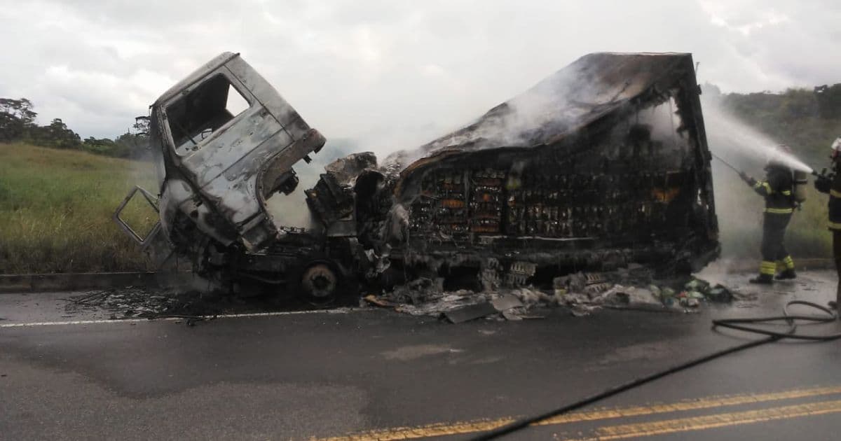São Gonçalo dos Campos: Caminhão baú carregado de leite pega fogo na BR-101