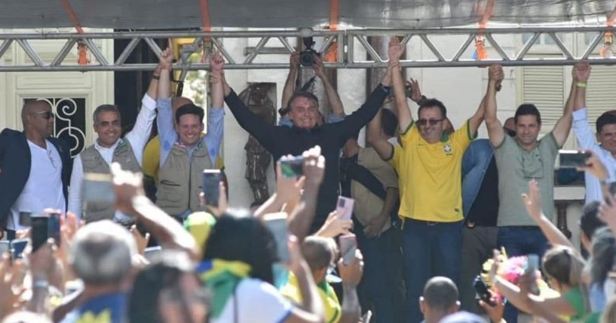 Cruz das Almas: Bolsonaro é recebido por apoiadores e critica governo da Bahia