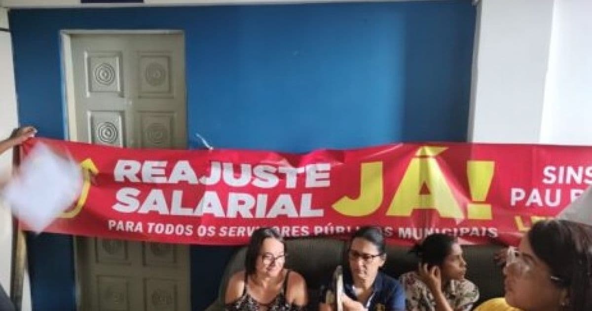 Pau Brasil: Servidores ocupam prefeitura e cobram reajuste de salários
