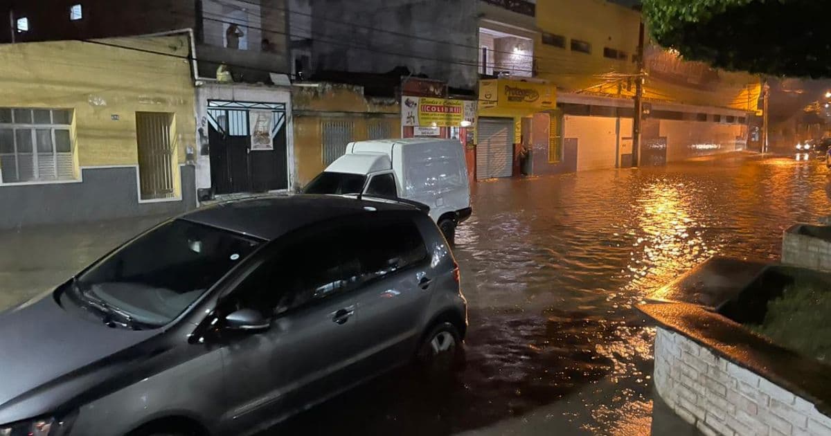 Chuvas deixam ruas alagadas em Sto Antônio de Jesus e Juazeiro