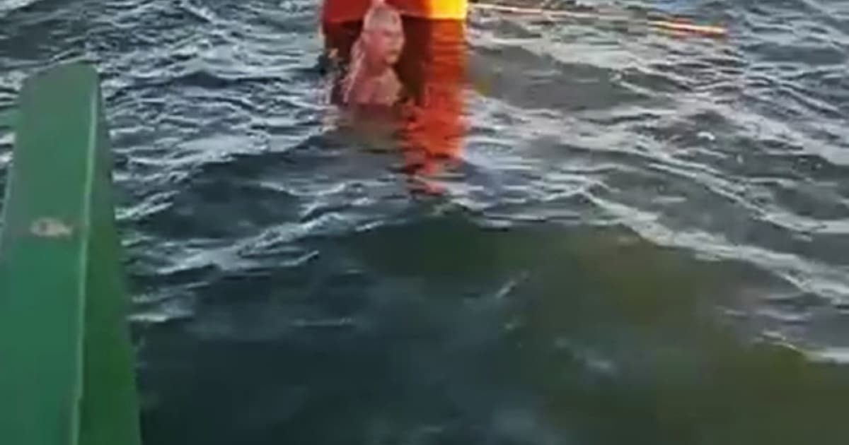 VÍDEO: Mulher morre após canoa naufragar com 5 pessoas nas proximidades de Morro de São Paulo