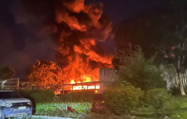 Amargosa: Incêndio atinge ônibus estacionados em pátio de rodoviária