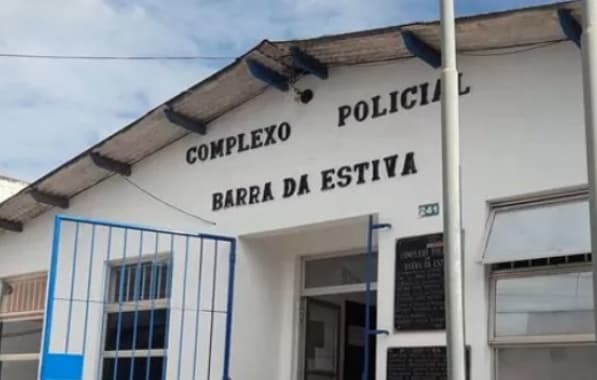 Polícia procura dupla que colidiu moto em viatura após matar homem em Barra da Estiva