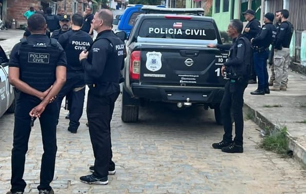 Operação da Polícia Civil prende seis homens e um jovem em Conceição da Feira