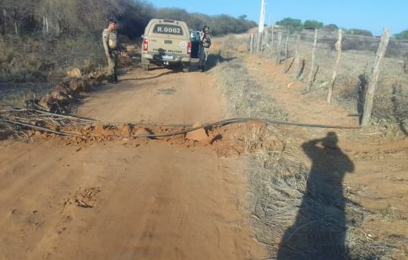 PM e Embasa desmontam ligações clandestinas de água em Brumado 