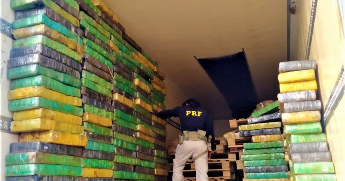 PRF apreende mais de 2 toneladas de maconha em fundo falso de caminhão em rodovia na Bahia