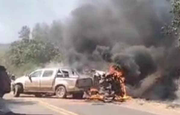 Mulher morre e cinco pessoas ficam feridas em acidente com incêndio em Itabela