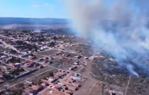 Incêndio atinge vegetação de bairros em Morro do Chapéu