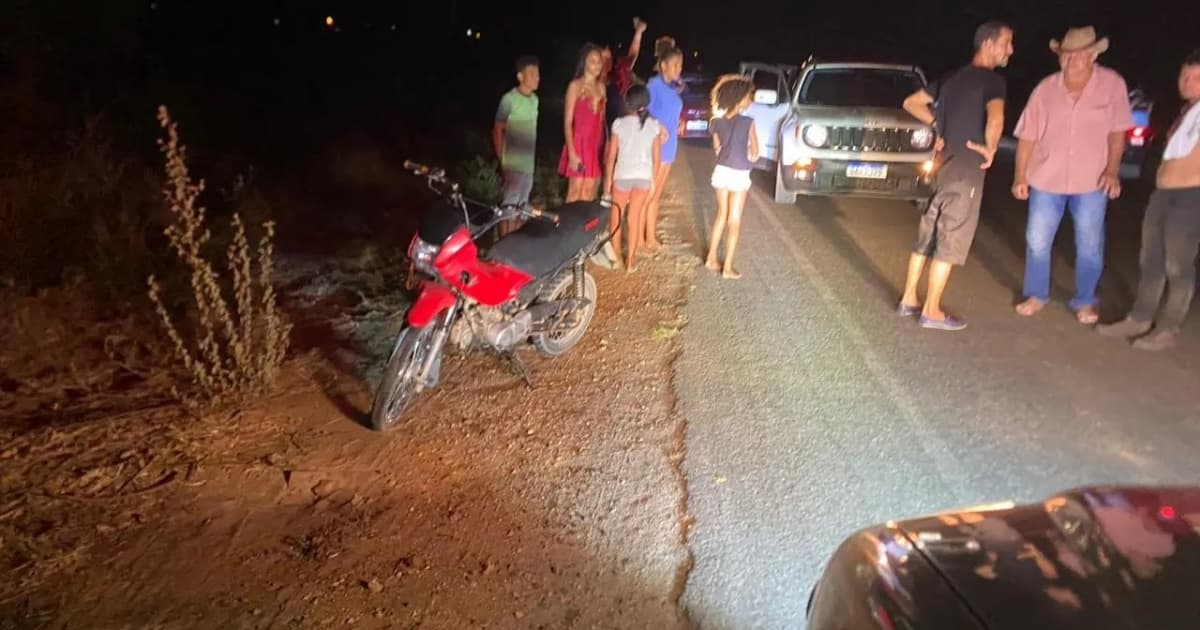 Mãe e filha ficam feridas após batida entre moto e carro na Bahia