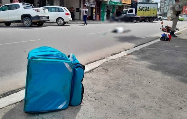 Entregador morre em acidente com caminhão em Centro de Teixeira de Freitas