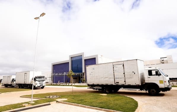 Em construção, novo hospital do Extremo Sul baiano recebe 7 caminhões com equipamentos