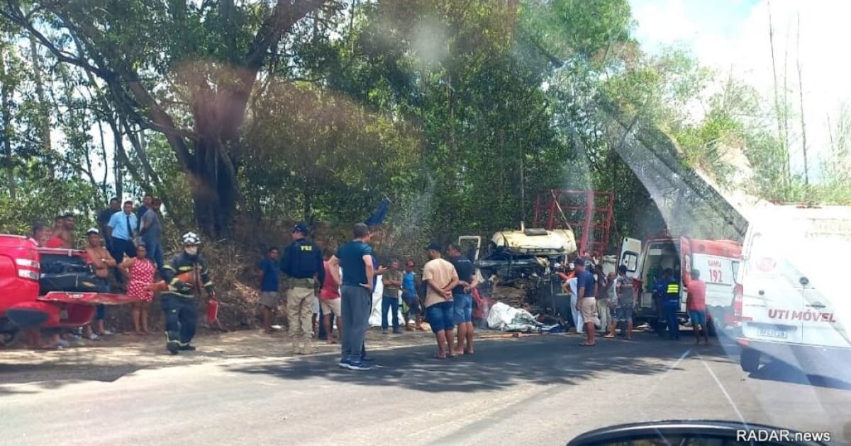 Colisão entre carretas deixa dois mortos na BR-101 em Itabela