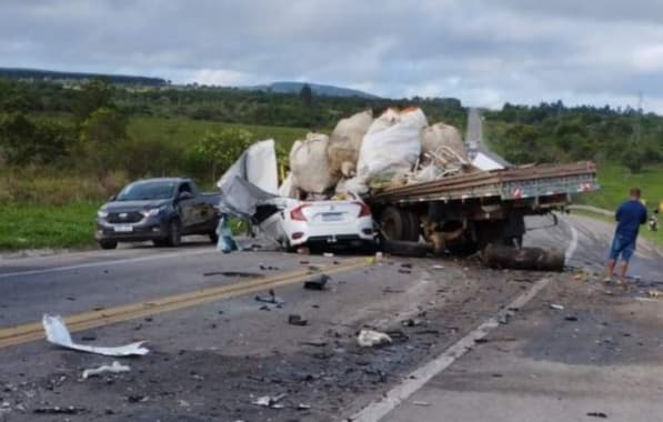 Quatro pessoas da mesma família morrem após acidente entre carro e caminhão na BR-116