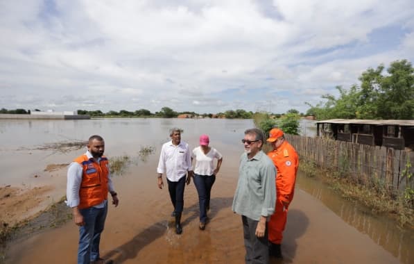 Governador inicia visita a municípios do oeste baiano afetados pelas chuvas 